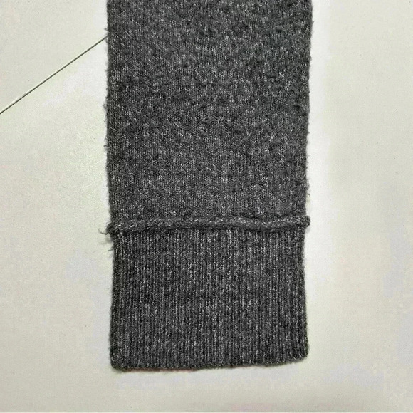 Tahari Gray Long Sleeve Knit Turtleneck Comfortable Soft Sweater Size Medium - Picture 12 of 14